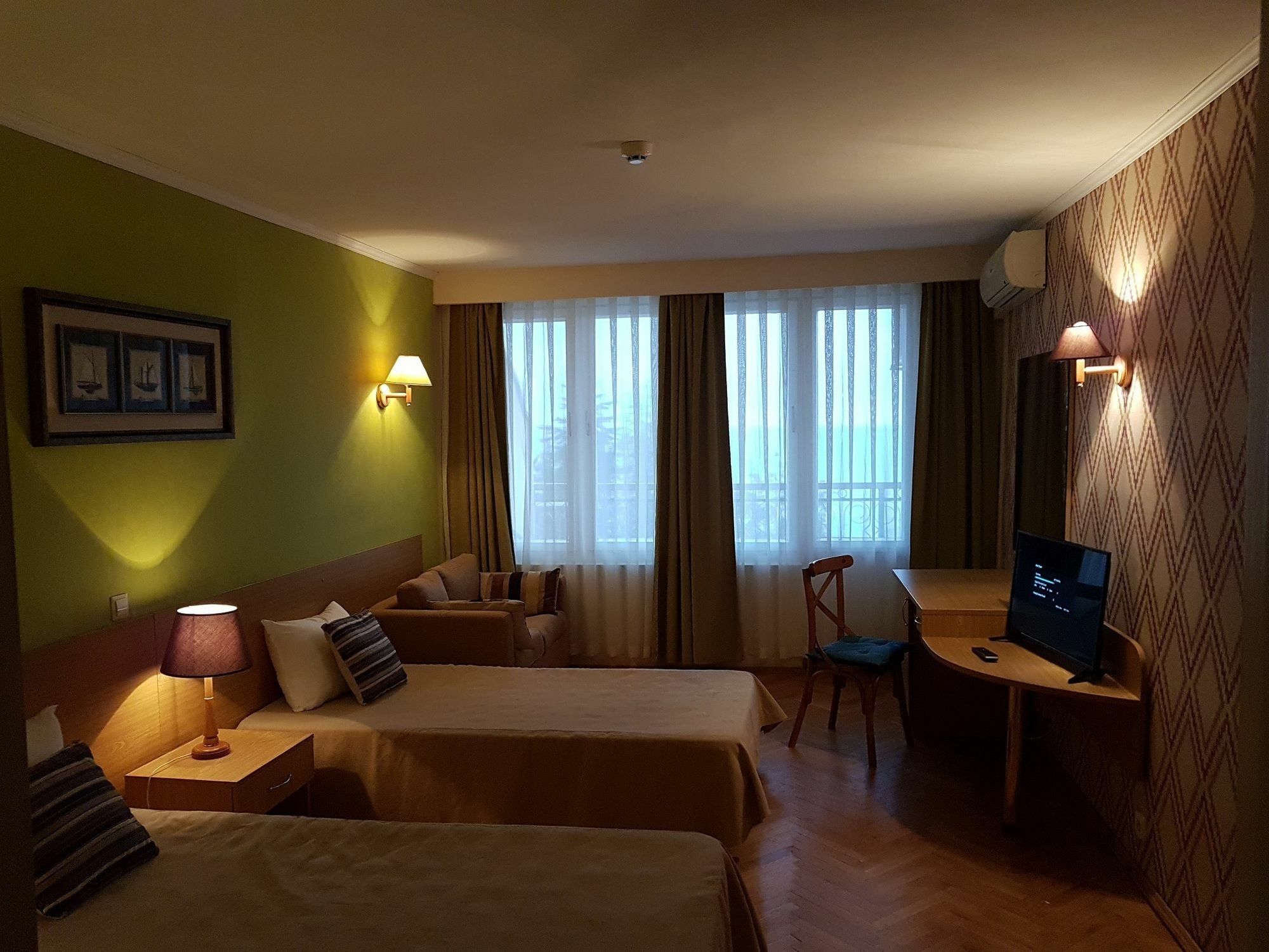 Magnolia Palace Golden Sands Bagian luar foto